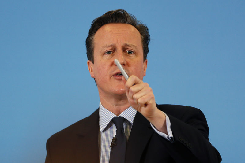 © Reuters. Britain's Prime Minister David Cameron gestures as he delivers a speech in Hastings