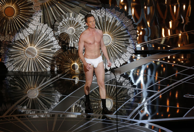 © Reuters. Apresentador Neil Patrick Harris na cerimônia do Oscar