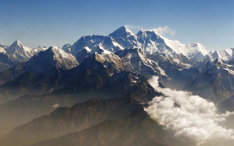 © Reuters. Monte Everest em foto aérea, em Katmandu