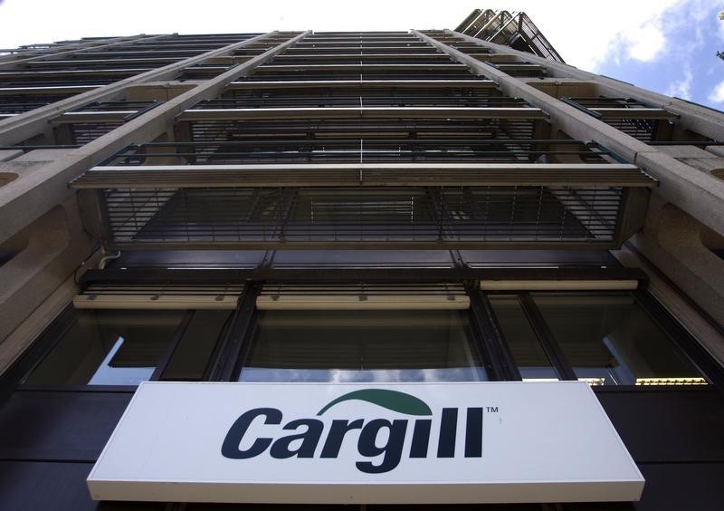 © Reuters. A logo is pictured on the building of Cargill International SA in Geneva