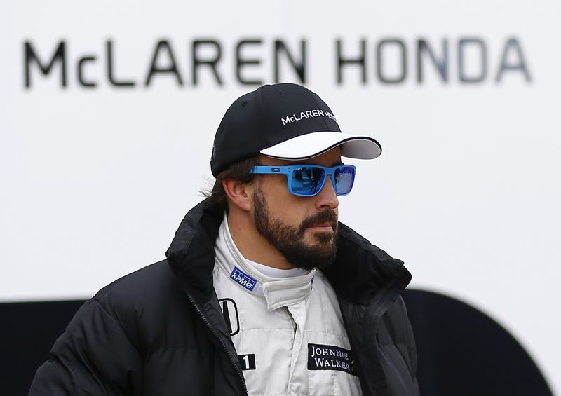 © Reuters. McLaren Formula One racing driver Alonso of Spain leaves his garage at the Jerez racetrack in southern Spain
