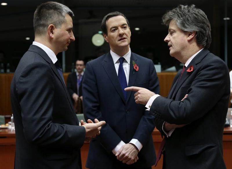 © Reuters. Poland's Finance Minister Szczurek, Britain's Chancellor of the Exchequer Osborne and EU Commissioner Hill attend an EU finance ministers meeting in Brussels