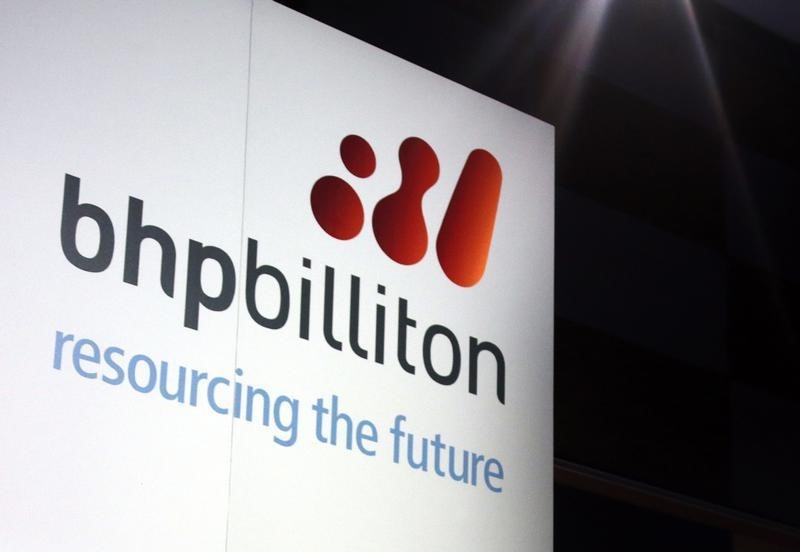 © Reuters. A promotional sign adorns a stage at a BHP Billiton function in central Sydney