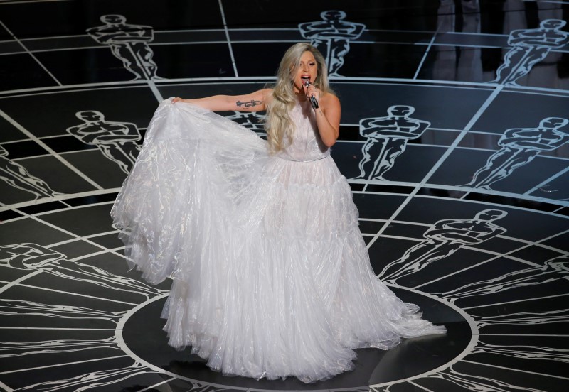 © Reuters. Lady Gaga performs songs from "The Sound of Music" during the 87th Academy Awards in Hollywood