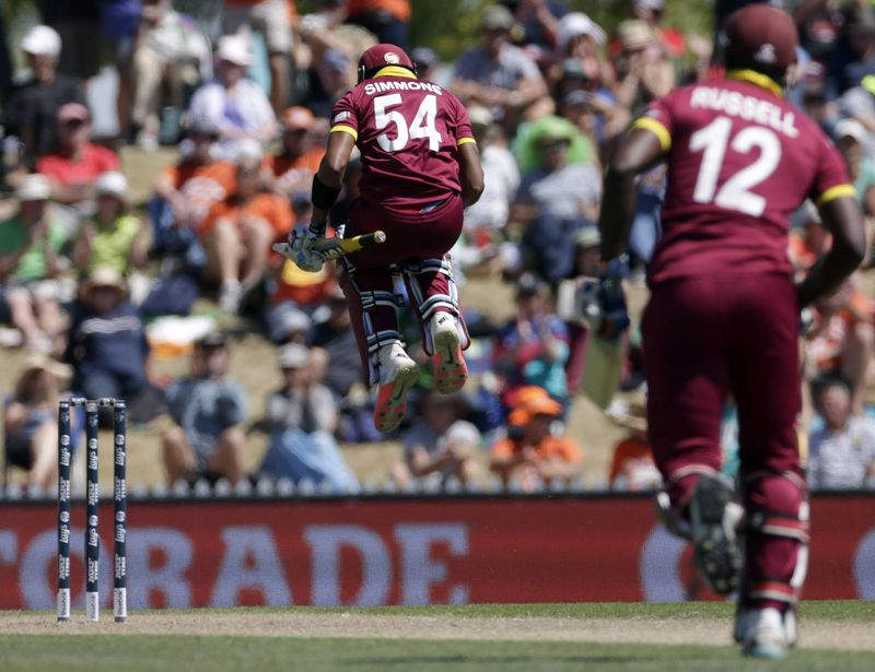 © Reuters. West Indies batsman Lendl Simmons celebrates his century during their Cricket World Cup match against Ireland in Nelson