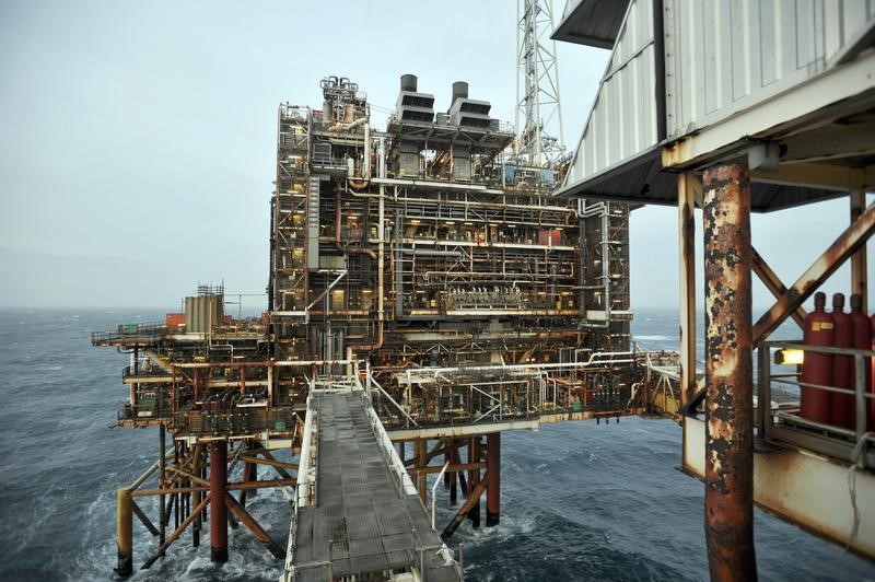 © Reuters. A section of the BP Eastern Trough Area Project oil platform is seen in the North Sea, around 100 miles east of Aberdeen