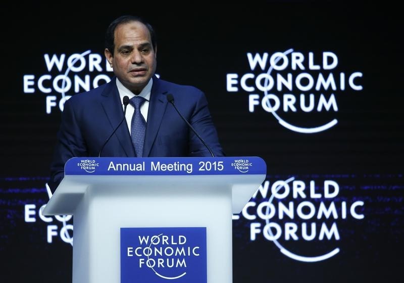 © Reuters. Egyptian President al-Sisi makes a speech during the Egypt in the World event in the Swiss mountain resort of Davos