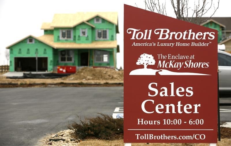 © Reuters. A Toll Brothers home under construction is seen in Broomfield