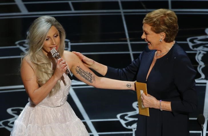 © Reuters. Lady Gaga y Julie Andrews, lo más comentado de los Oscar en las redes sociales