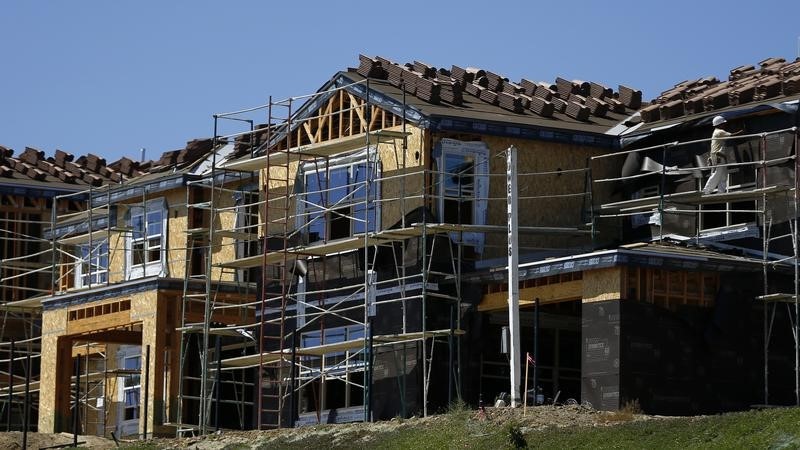 © Reuters. Scaffolding is seen at the construction site of a new home in Carlsbad