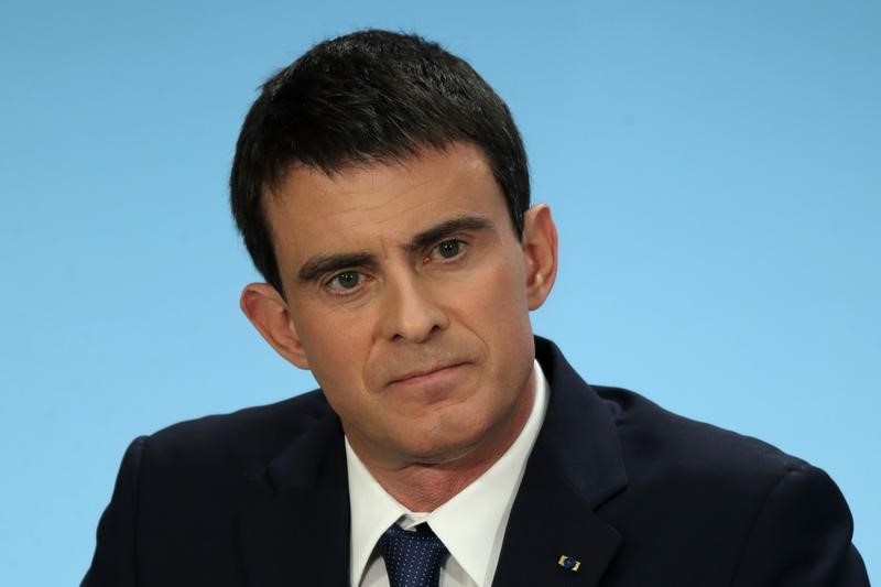 © Reuters. MANUEL VALLS PRÉSENTE SA RÉFORME DU DIALOGUE SOCIAL