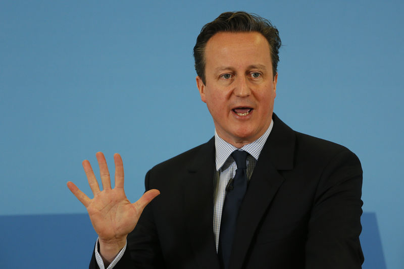 © Reuters. Britain's Prime Minister David Cameron gestures as he delivers a speech in Hastings