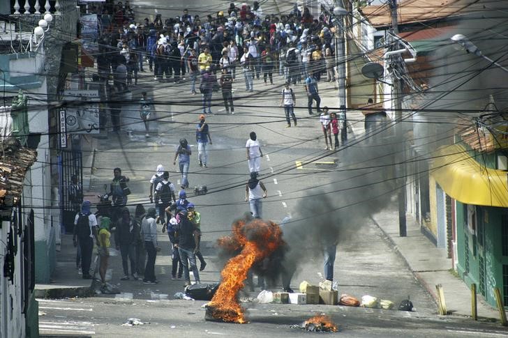 © Reuters. Protestos em San Cristobal, na Venezuela