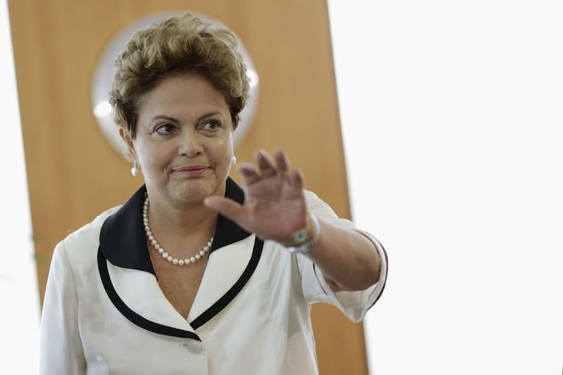 © Reuters. Presidente Dilma Rousseff gesticula durante encontro com ministro das Relações Exteriores da Alemanha em Brasília