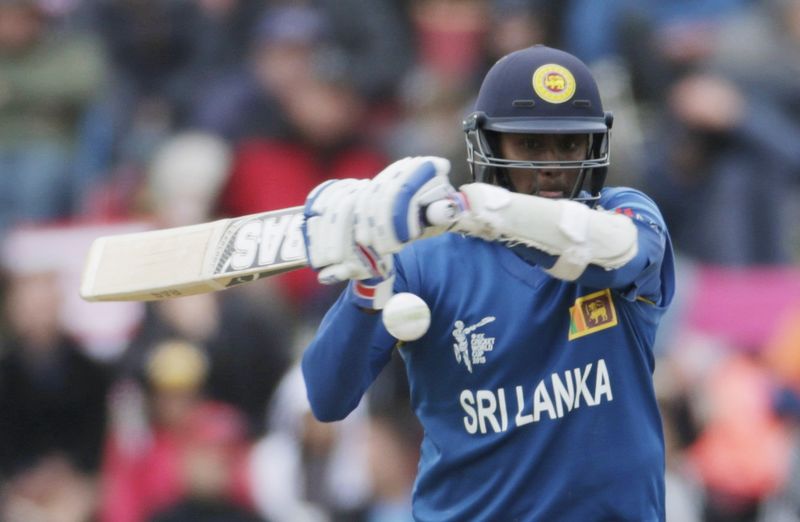 © Reuters. Sri Lankan batsman Angelo Mathews plays a shot during their Cricket World Cup match against New Zealand in Christchurch