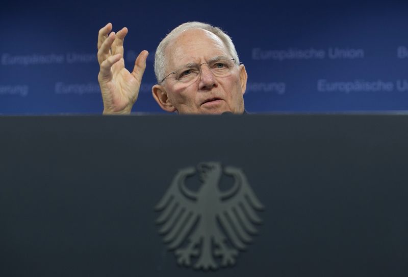 © Reuters. Schaeuble dice que la credibilidad del nuevo plan griego sigue en duda