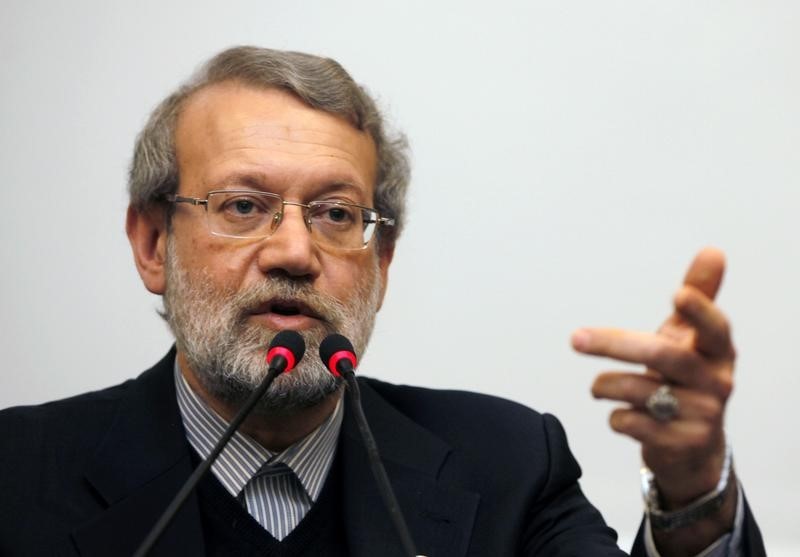 © Reuters. Iran's parliament speaker Larijani holds a news conference in Istanbul