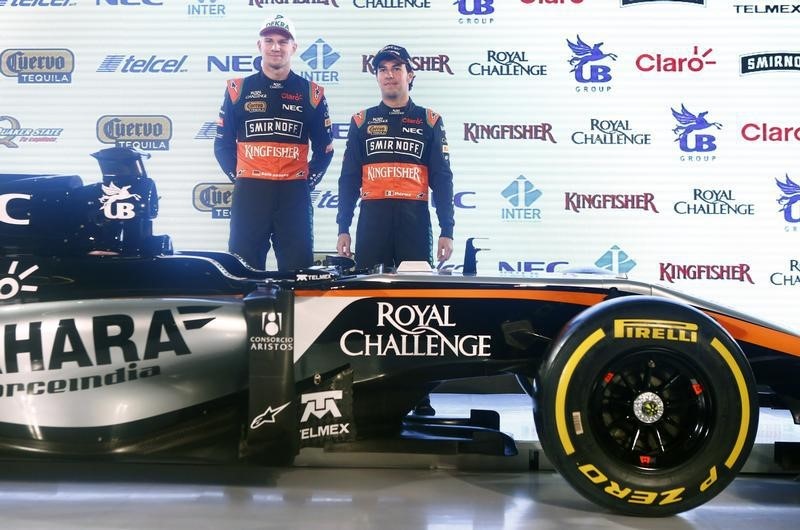 © Reuters. Force India Formula One drivers Perez and Hulkenberg pose with the new Force India racing car during its presentation in Mexico City