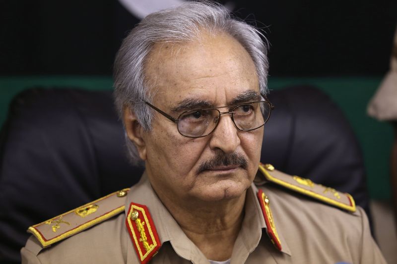 © Reuters. متحدث: البرلمان الليبي يقترح تكليف حفتر بقيادة الجيش