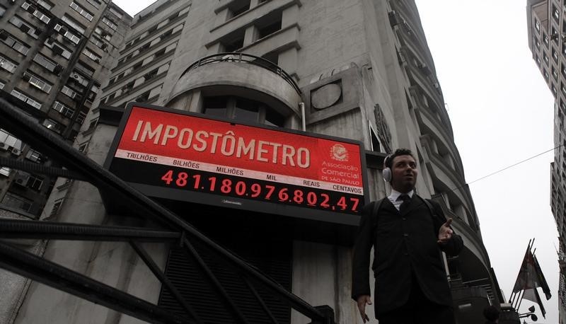 © Reuters. Foto de arquivo do Impostômetro, no centro de São Paulo 