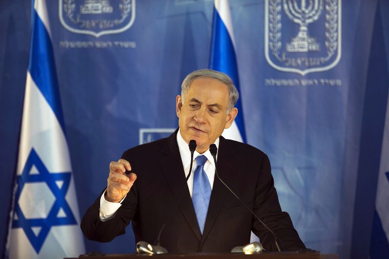 © Reuters. Israel's Prime Minister Netanyahu speaks during a handover ceremony at the prime minister's office in Jerusalem