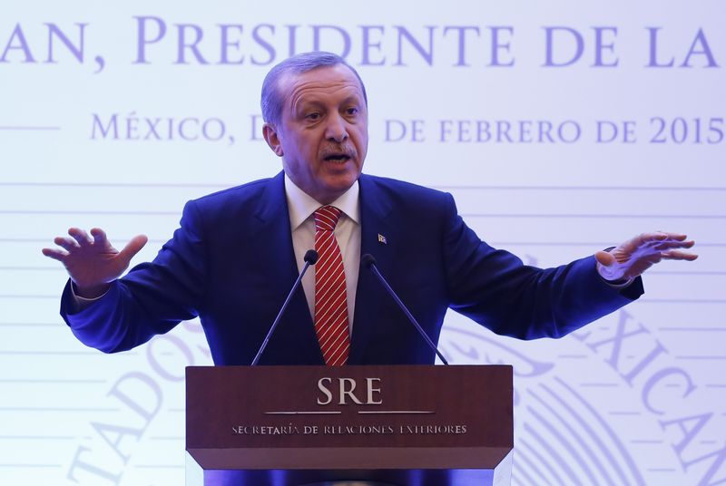 © Reuters. Turkey's President Tayyip Erdogan gestures during a conference at the Foreign Affairs building  in Mexico City