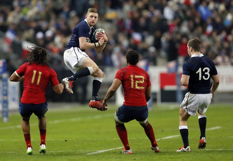 © Reuters. Scotland's Russell jumps to catch a pass in front of France's Thomas and Fofana during their Six Nations rugby union match in Saint-Denis