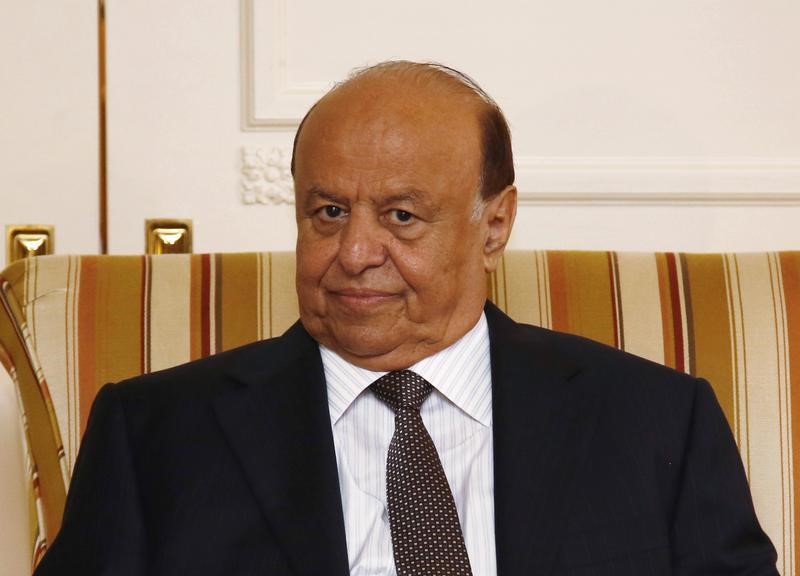 © Reuters. الرئيس اليمني يجتمع في عدن مع أمين عام مجلس التعاون الخليجي