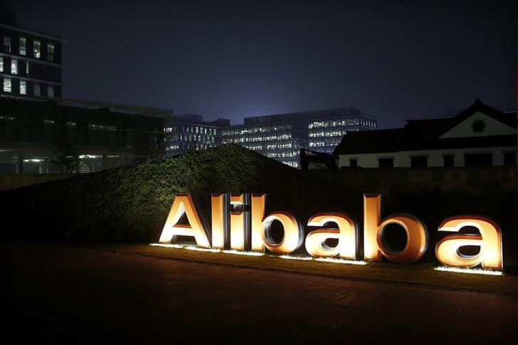 © Reuters. The logo of Alibaba Group is seen inside the company's headquarters in Hangzhou