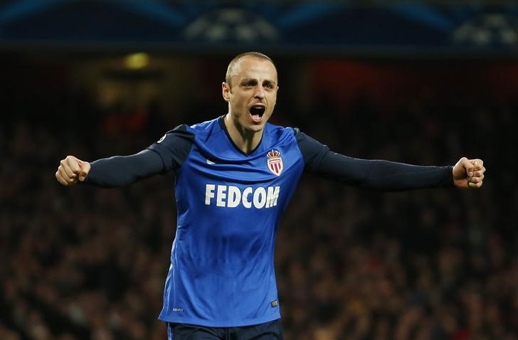 © Reuters. Dimitar Berbatov, do Monaco, comemora gol marcado contra o Arsenal em Londres pela Liga dos Campeões