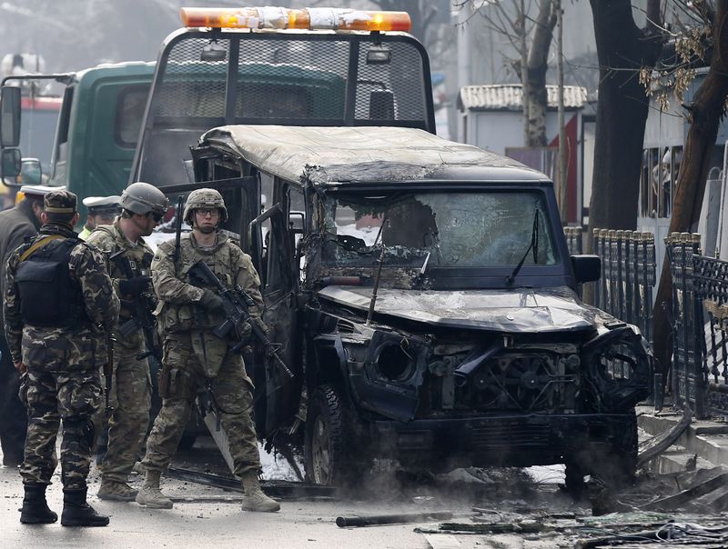© Reuters. هجوم انتحاري يستهدف أكبر مبعوث لحلف شمال الأطلسي في أفغانستان