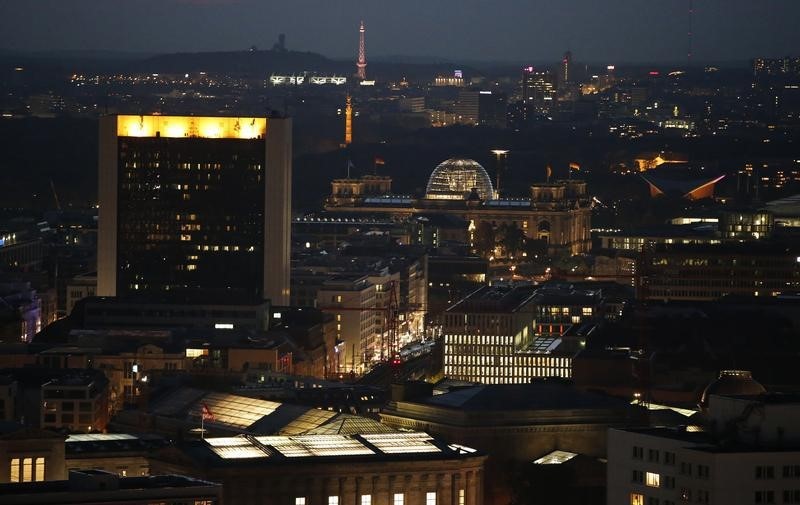 © Reuters. Berlin's city skyline with Reichstags building  is seen during twilight in Berlin