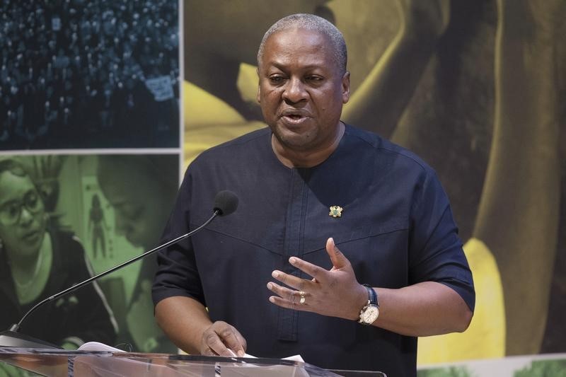 © Reuters. Ghana President John Dramani Mahama speaks during a high-level meeting on post-2015 anti-poverty goals at the Ford Foundation in New York