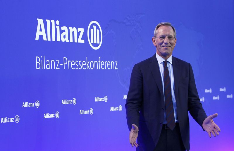 © Reuters. Diekmann CEO of Allianz SE gestures prior to company's annual news conference in Munich