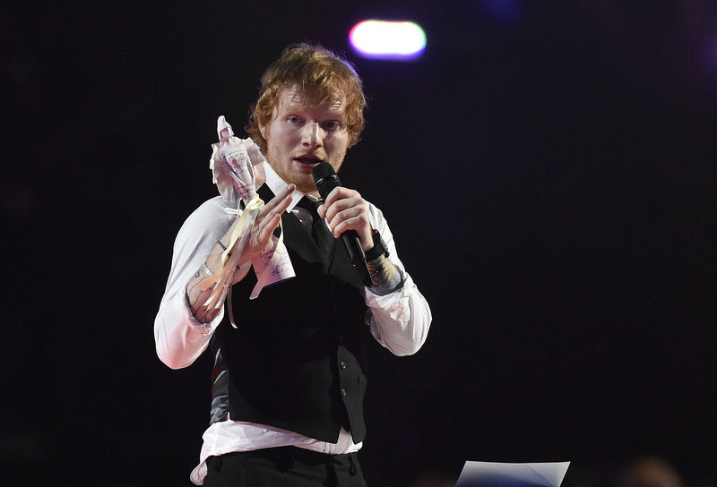 © Reuters. Ed Sheeran domina los premios de la música británica