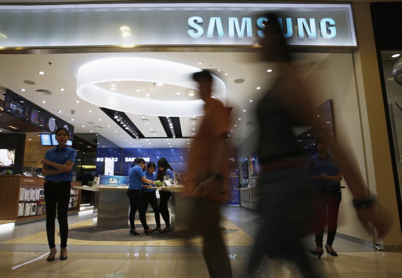 © Reuters. Samsung Elec congelará salarios en Corea del Sur por primera vez desde 2009
