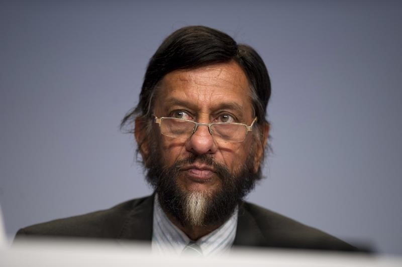 © Reuters. IPCC Working Group III Chairman Rajendra Pachauri attends a news conference to present Working Group III's summary for policymakers at the IPCC in Berlin