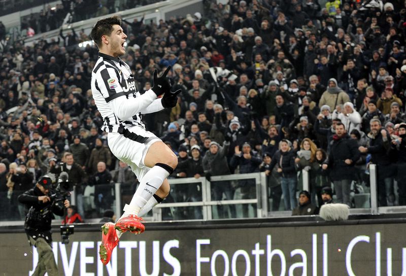 © Reuters. Atacante da Juventus Álvaro Morata comemora gol contra o Milan em Turim