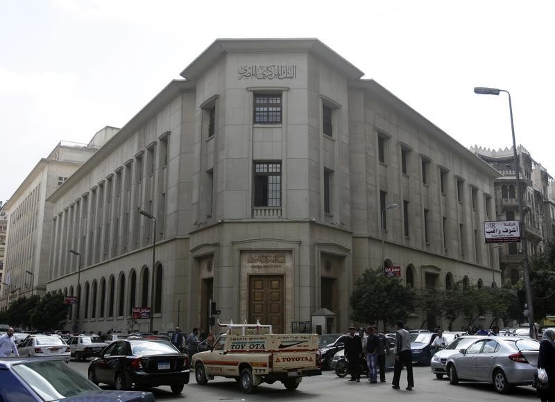 © Reuters. البنك المركزي المصري يبقي على أسعار الفائدة الأساسية دون تغيير