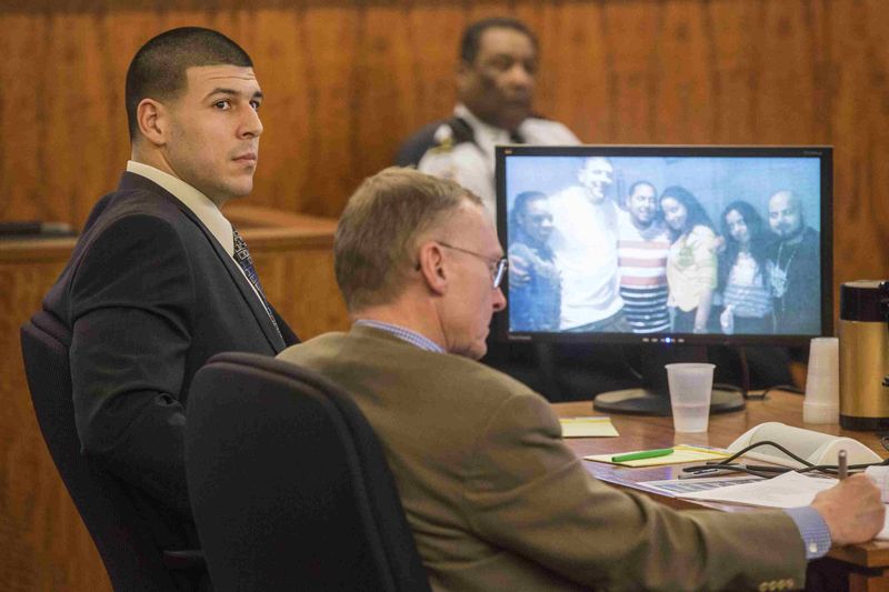 © Reuters. Aaron Hernandez sits with attorney during his murder trial in Fall River, Massachusetts