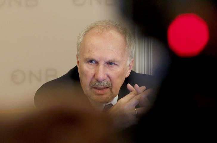 © Reuters. European Central Bank Governing Council member Nowotny addresses a news conference in Vienna