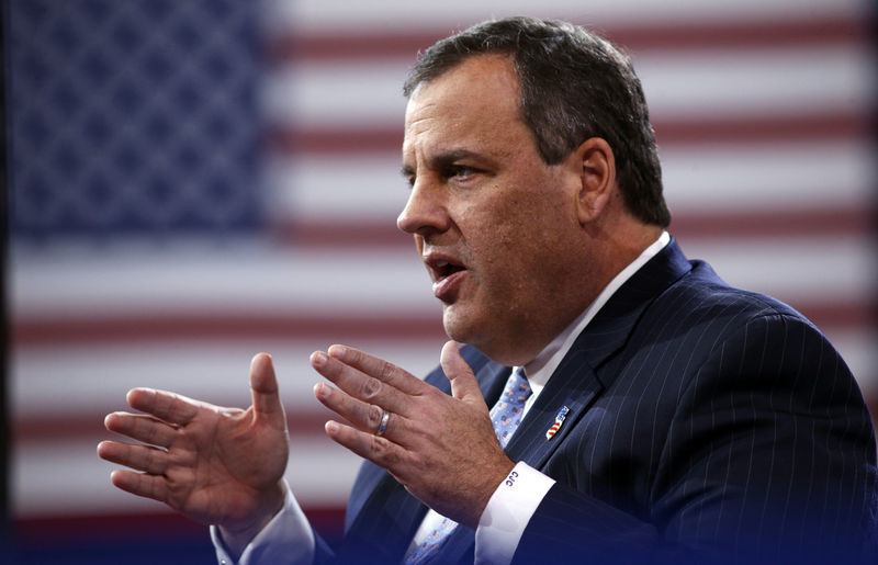 © Reuters. New Jersey Governor Christie speaks while being interviewed onstage at the Conservative Political Action Conference (CPAC) at National Harbor in Maryland