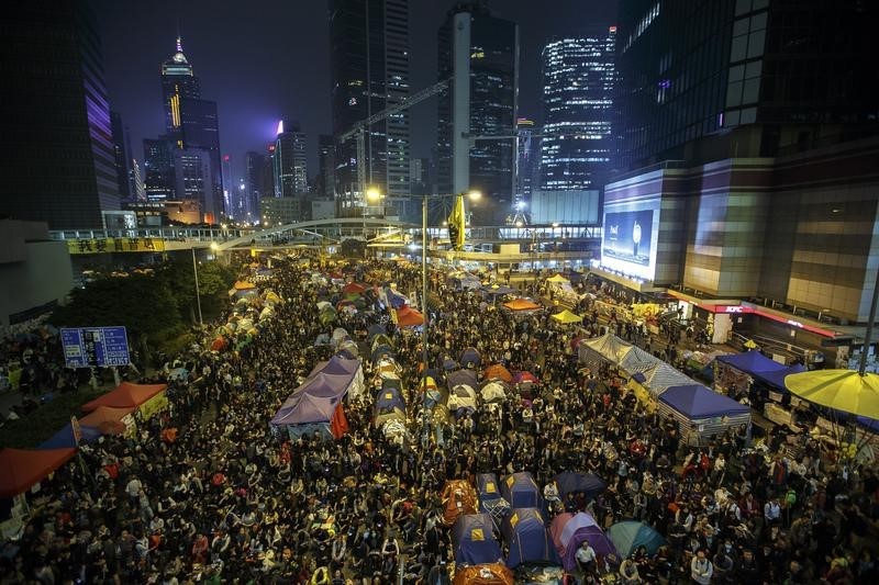 © Reuters. Pro-democracy protesters gather at the Occupy Central protest site in Admiralty in Hong Kong