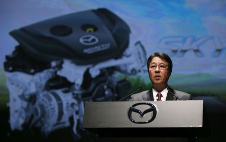 © Reuters. Mazda Motor Corp President and CEO Kogai Kogai speaks in front of a screen showing the company's Skyactiv-D 1.5-liter clean diesel engine during a news conference to announce the Mazda CX-3 compact crossover SUV in Japan in Tokyo