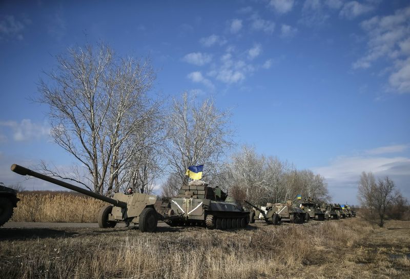 © Reuters. NOUVELLES VIOLATIONS DU CESSEZ-LE-FEU DANS LEST DE LUKRAINE