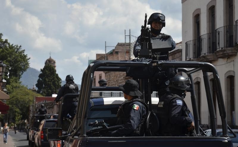 © Reuters. Policial mexicano em um jipe em Morelia, no Estado mexicano de Michoacán