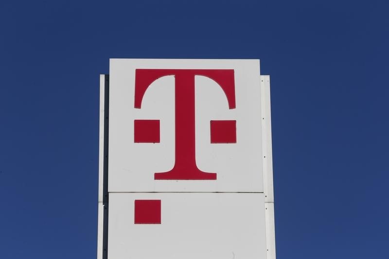 © Reuters. Logo of Deutsche Telekom AG in Bonn