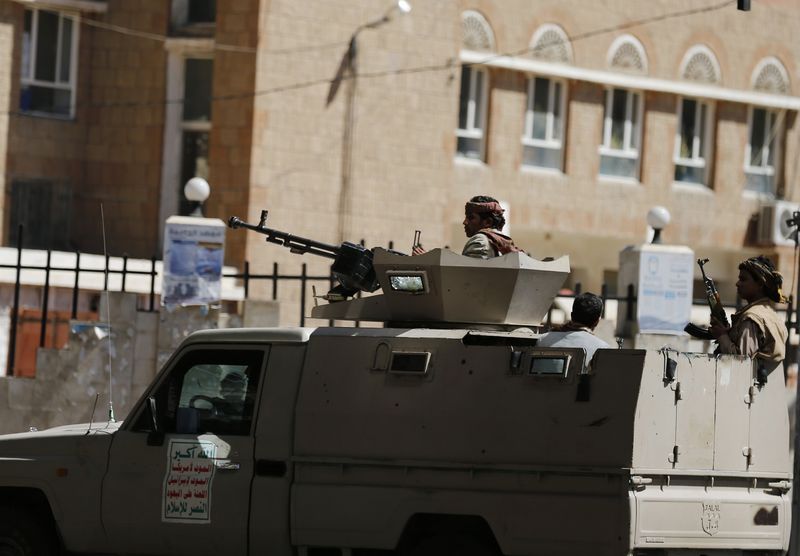 © Reuters. الإمارات تعيد فتح سفارتها باليمن في مدينة عدن دعما لهادي