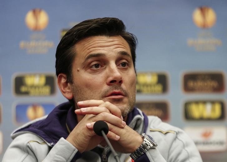 © Reuters. Técnico da Fiorentina Montella concede entrevista 