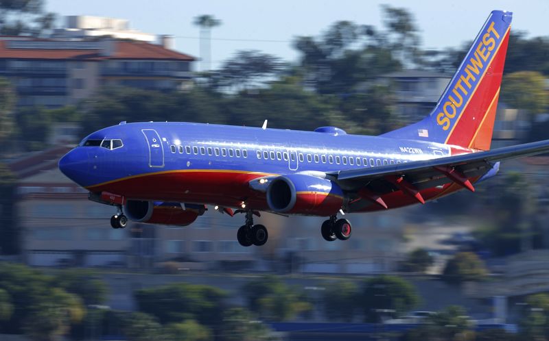 © Reuters. Southwest Airlines jet comes in to land at Lindbergh Field in San Diego, California
